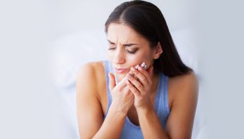 Wisdom Tooth Pain: Emergency Dentist or Tough It Out? Decoding the Dilemma