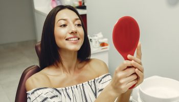 How to Use Dental Floss Properly? The Right Way for Healthy Gums